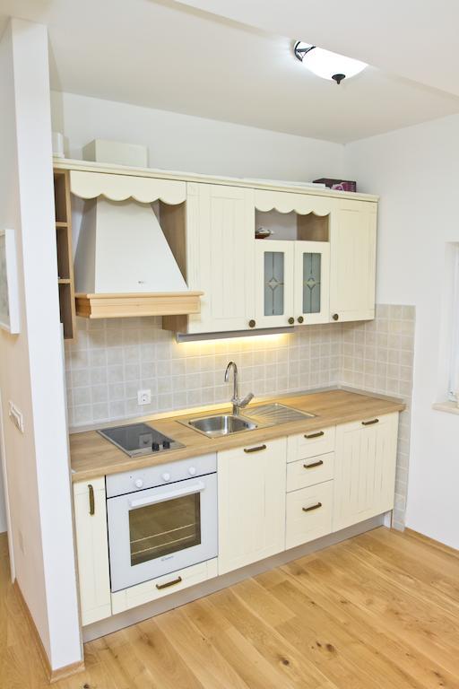 Apartments Nove Crkve شيبينيك الغرفة الصورة